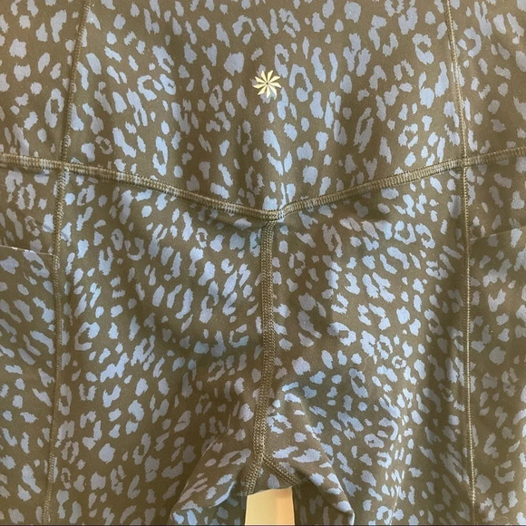 ATHLETA Sz M Salutation Stash Pocket II 7/8 Leopard Print  Tight Leggings - Picture 8 of 13
